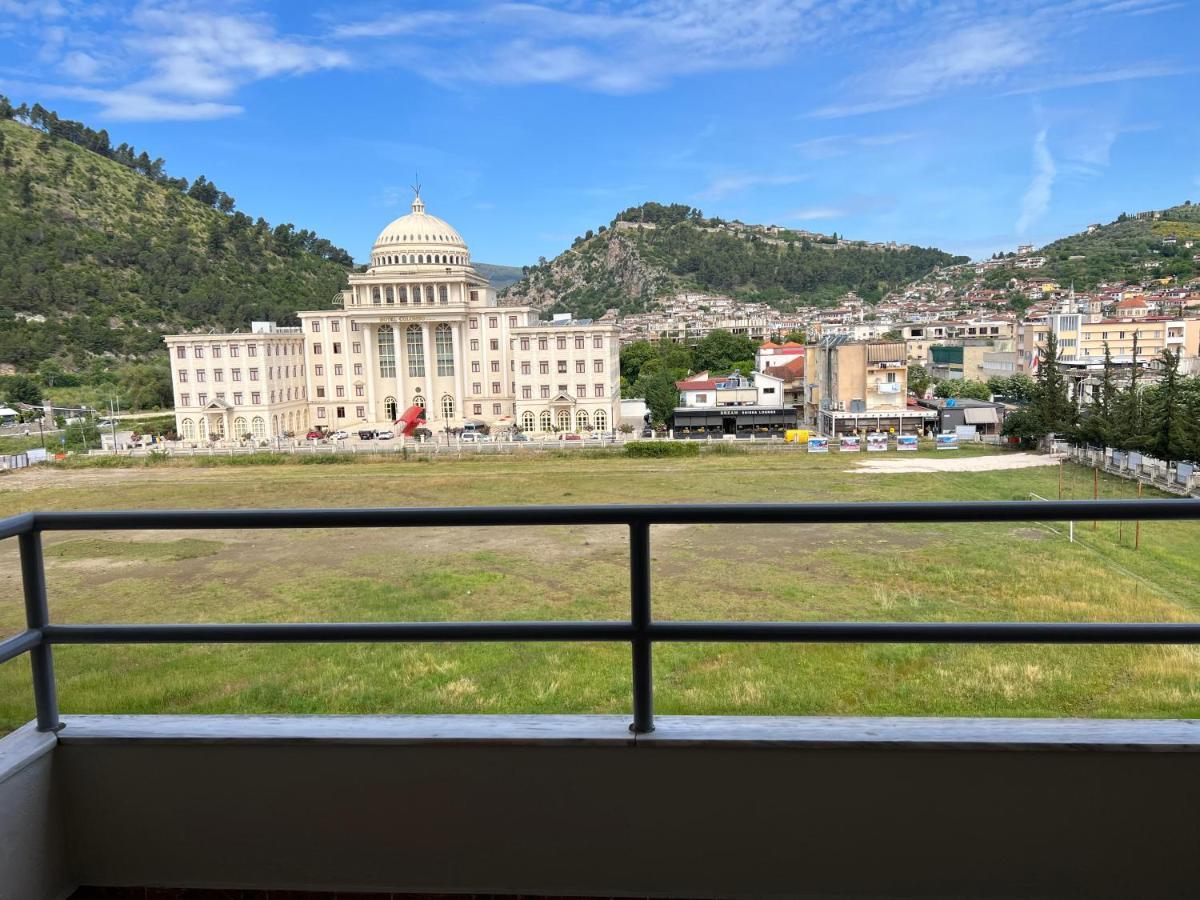 Entire Apartment Castle View Berat Luaran gambar