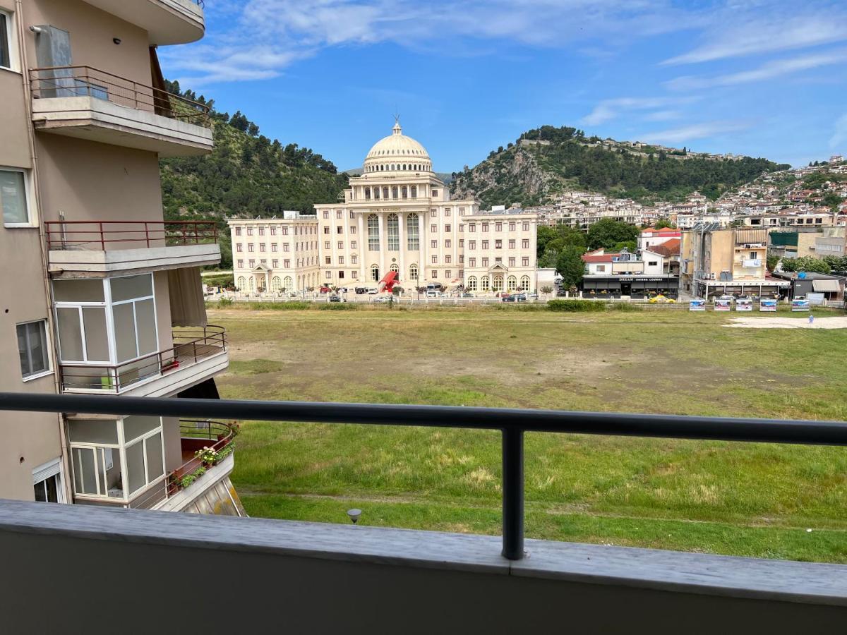 Entire Apartment Castle View Berat Luaran gambar